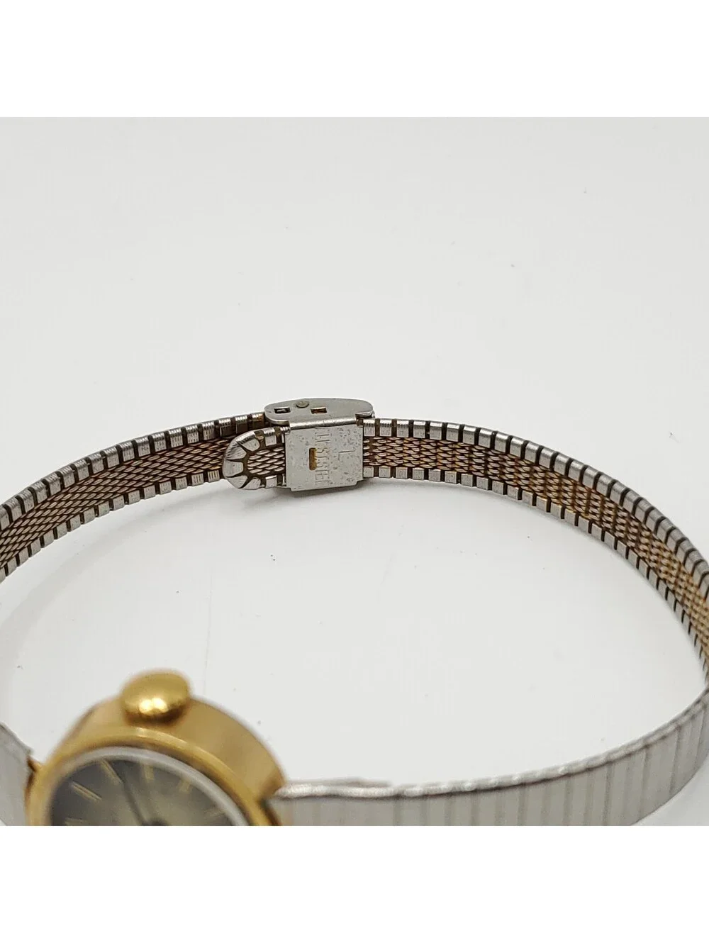 Vintage Timex Mechanical Gold Tone Adjustable Band Womens Watch 17mm Running